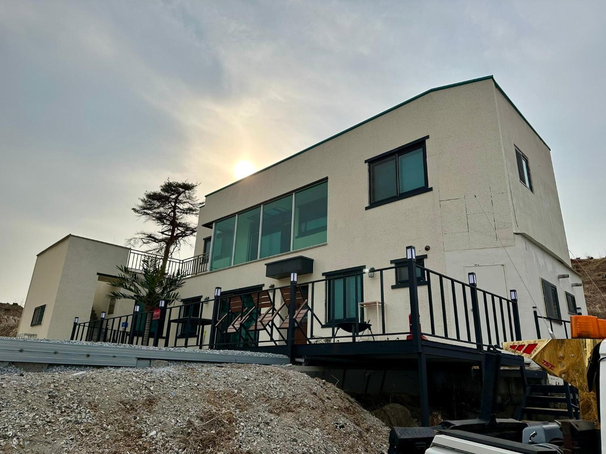 Fullhouse 6To10 Bed & Breakfast Gangneung Exterior photo